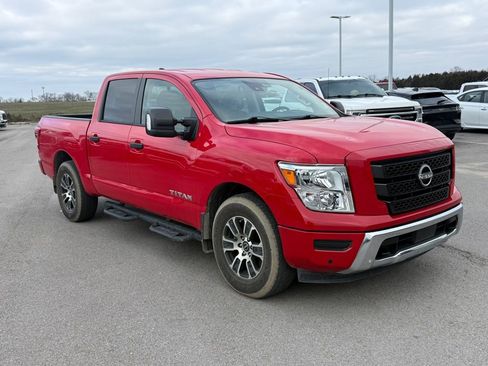 Used 2024 Nissan Titan SV w/ SV Convenience Package image 2