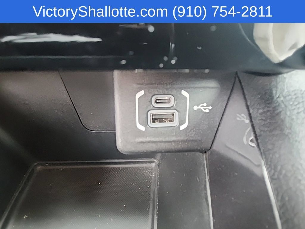 Used 2022 Jeep Compass Latitude w/ Sun and Sound Group AWD/4WD image 9