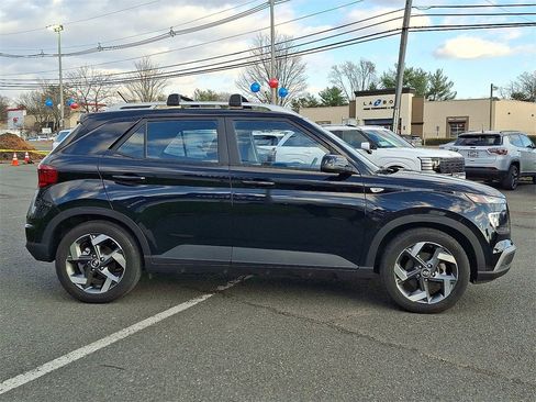 Used 2023 Hyundai Venue SEL image 8