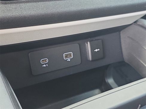 Used 2024 Land Rover Defender 90 S image 29