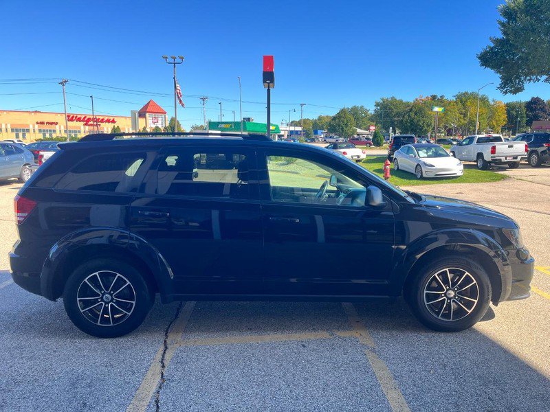 Used 2018 Dodge Journey SE w/ Blacktop Package FWD image 4