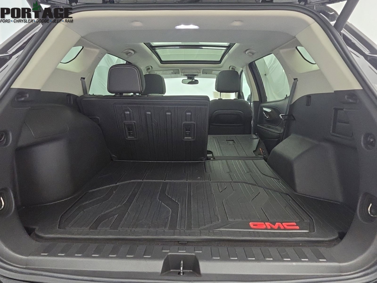 Used 2023 GMC Terrain Denali w/ LPO, Floor Liner Package AWD/4WD image 38