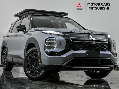 New 2026 Mitsubishi Outlander SE image 1