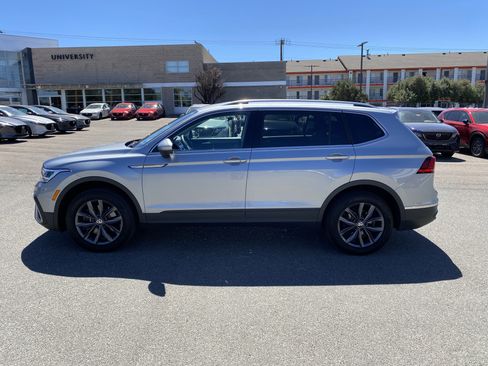 Used 2023 Volkswagen Tiguan SE FWD image 45
