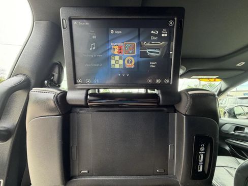 Used 2019 Chrysler Pacifica Limited w/ Advanced Safetytec Group FWD image 27