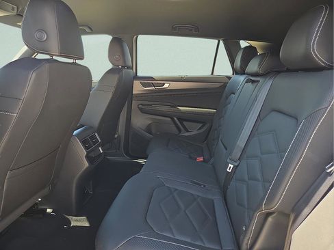 New 2026 Volkswagen Atlas Cross Sport SE FWD image 10