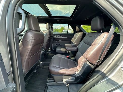 Used 2025 Ford Explorer Platinum w/ Ultimate Package AWD/4WD image 7