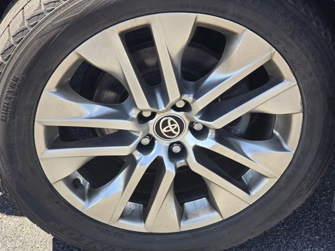 Certified 2021 Toyota RAV4 XLE Premium AWD/4WD image 7