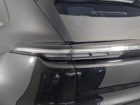 New 2026 Porsche Cayenne Electric AWD/4WD image 16