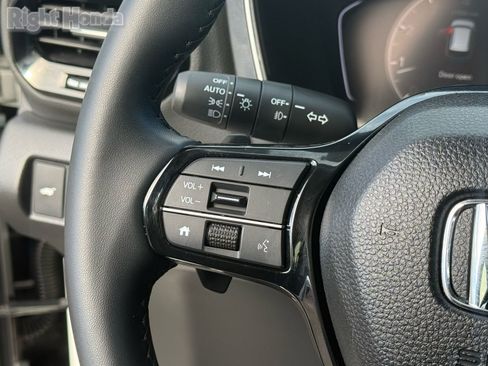 Certified 2025 Honda Pilot Touring image 16