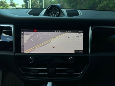 Certified 2023 Porsche Macan AWD/4WD image 13