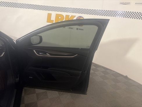 Used 2017 Cadillac XTS Luxury w/ Driver Awareness Package image 17