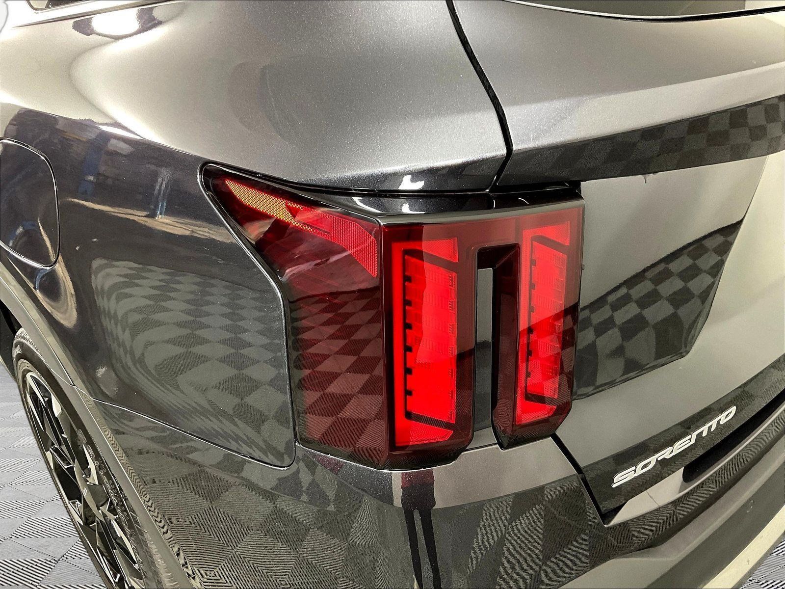Certified 2025 Kia Sorento EX w/ Panoramic Sunroof Package FWD image 23