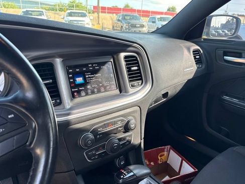 Used 2019 Dodge Charger SXT w/ Blacktop Package RWD image 12