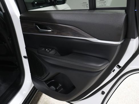 Used 2024 Jeep Grand Cherokee Limited image 21