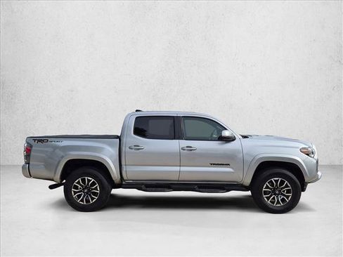 Used 2022 Toyota Tacoma TRD Sport w/ Technology Package RWD image 4