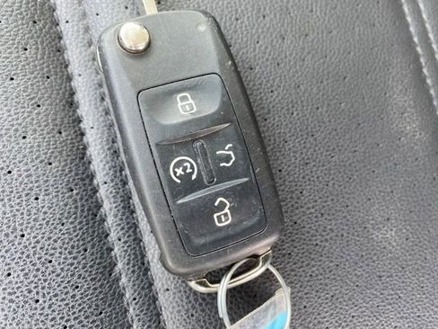 Used 2022 Volkswagen Passat 2.0T image 23