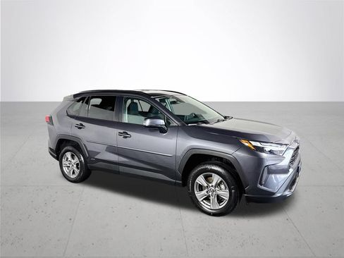Used 2024 Toyota RAV4 LE AWD/4WD image 4