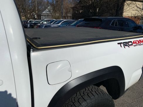 Used 2019 Toyota Tacoma TRD Off-Road image 13