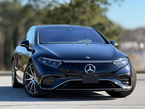 Used 2022 Mercedes-Benz EQS 580 580 w/ Exclusive Trim Package image 3