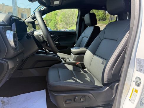 New 2025 Chevrolet Colorado LT w/ LT Convenience Package AWD/4WD image 8