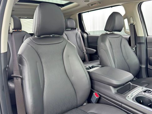 Used 2025 Kia Carnival SX w/ SX Dark Edition Package image 38