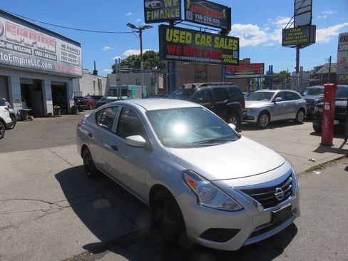 Used 2019 Nissan Versa S Plus FWD image 3