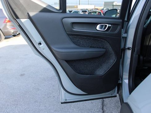 Used 2025 Volvo XC40 B5 Core image 31