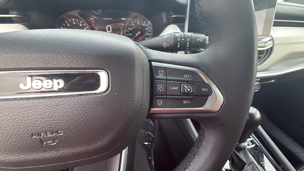 Used 2025 Jeep Compass Limited AWD/4WD image 25
