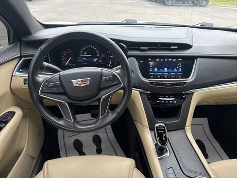 Used 2018 Cadillac XT5 AWD image 9