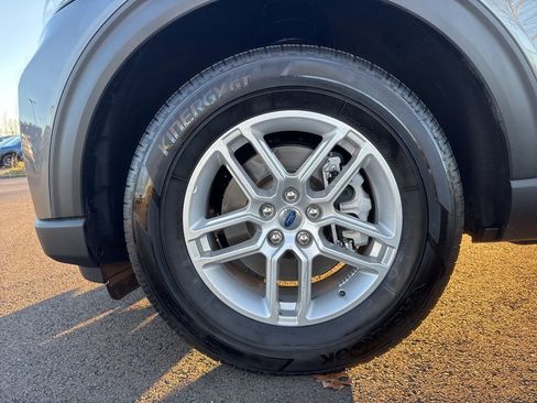 Used 2025 Ford Explorer Active image 9