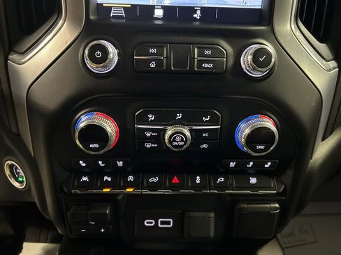 Used 2019 GMC Sierra 1500 SLT image 18