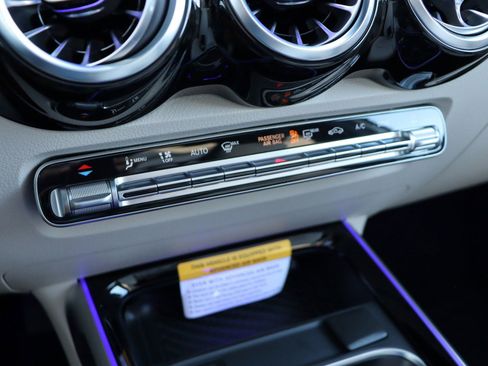 Used 2025 Mercedes-Benz GLB 250 image 43