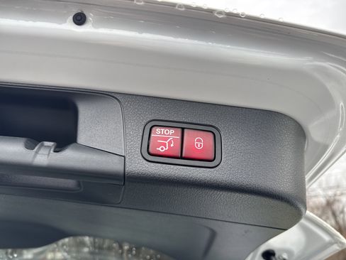 Certified 2025 Mercedes-Benz GLB 250 4MATIC image 27