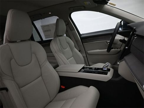 New 2026 Volvo XC90 B6 Ultra image 36