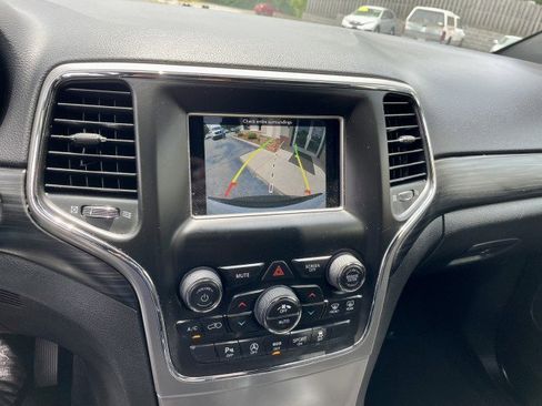 Used 2021 Jeep Grand Cherokee Laredo image 17