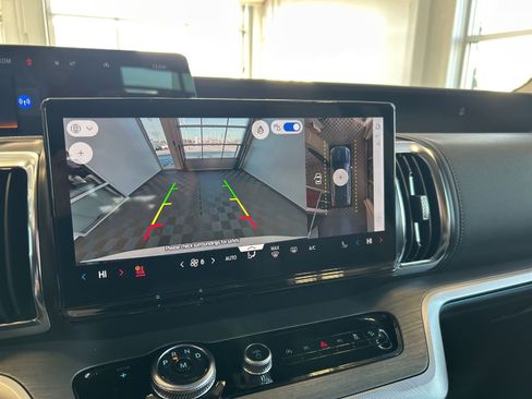 New 2025 Ford Expedition Max Platinum w/ Driver's Package image 33