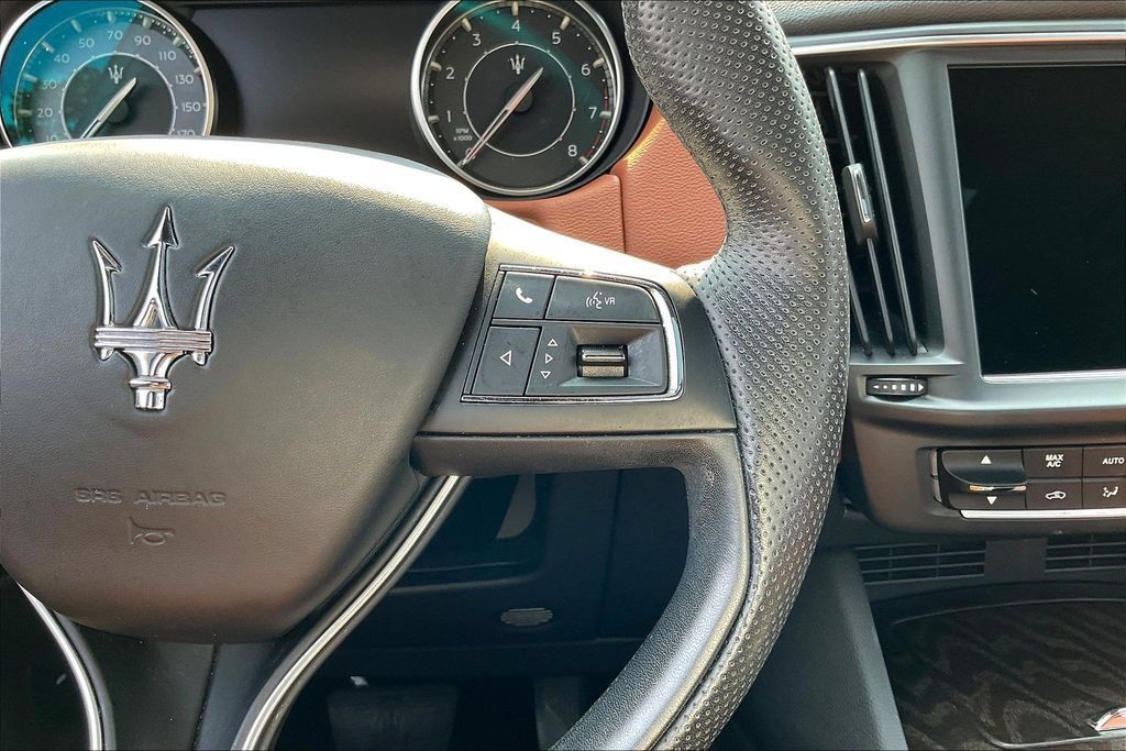 Used 2023 Maserati Levante GT AWD/4WD image 11