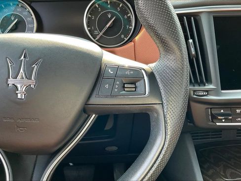 Used 2023 Maserati Levante GT AWD/4WD image 11