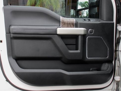 Used 2019 Ford F250 Lariat w/ Chrome Package image 16