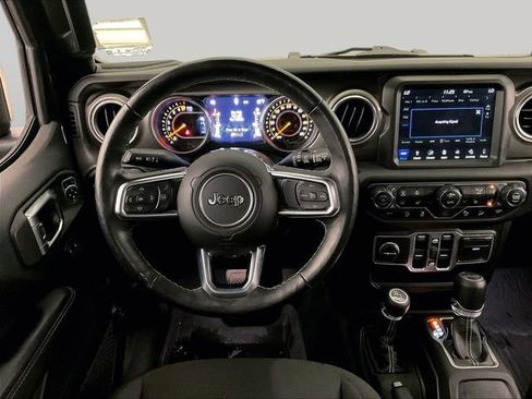 Used 2018 Jeep Wrangler Unlimited Sahara AWD/4WD image 5