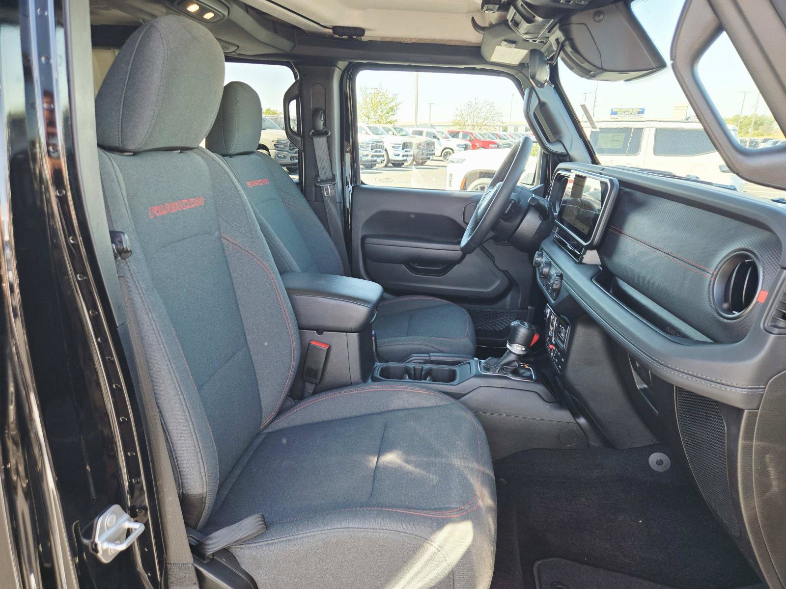 Used 2025 Jeep Wrangler Unlimited Rubicon w/ Convenience Group AWD/4WD image 17