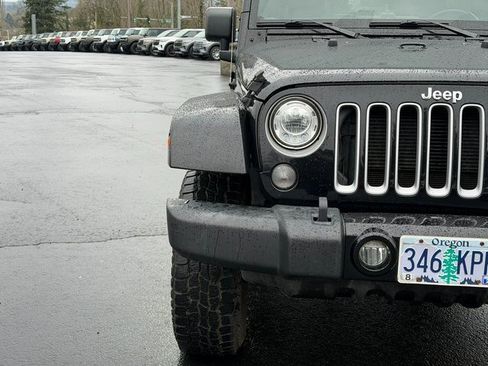 Used 2017 Jeep Wrangler Unlimited Sahara w/ Max Tow Package image 8