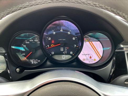 Used 2018 Porsche Macan AWD/4WD image 13