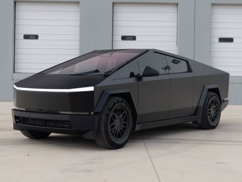 Used 2025 Tesla Cybertruck AWD Crew Cab image 7