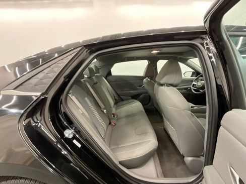 Used 2025 Hyundai Elantra SEL FWD image 25