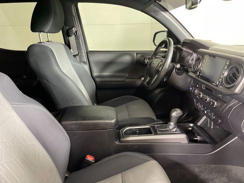 Used 2021 Toyota Tacoma TRD Off-Road image 13