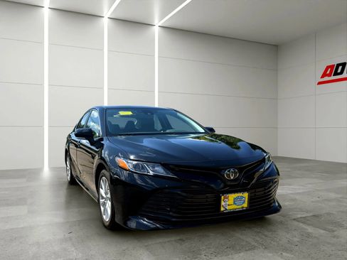 Used 2020 Toyota Camry LE w/ Convenience Package FWD image 2