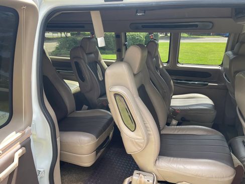 Used 2013 GMC Savana 2500 Extended RWD image 11