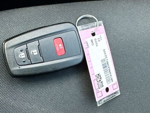 Used 2021 Toyota C-HR XLE image 35